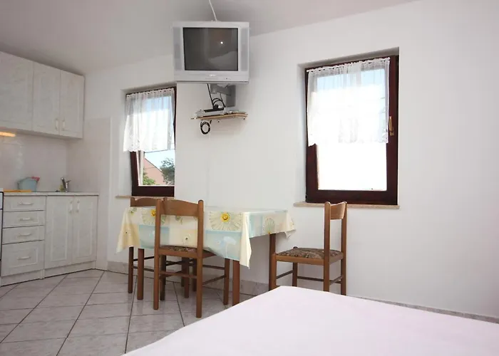 Apartment With Parking Space Punta Kriza, Cres - 383 *